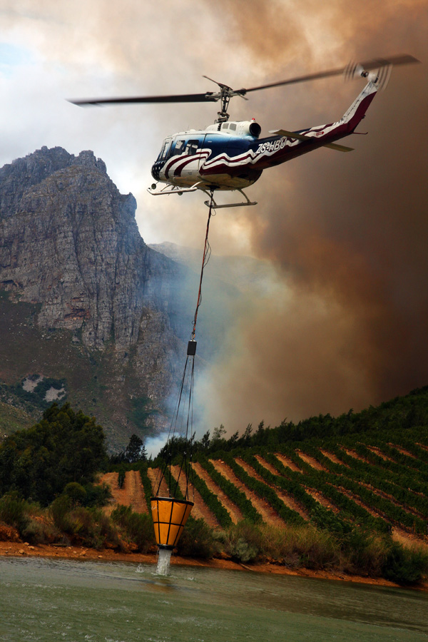 2 Helicopter fighting cape fire 2