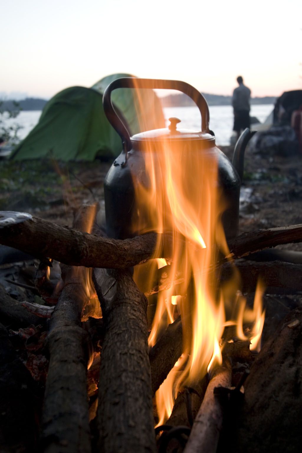 Lake-Victoria-campfire-001