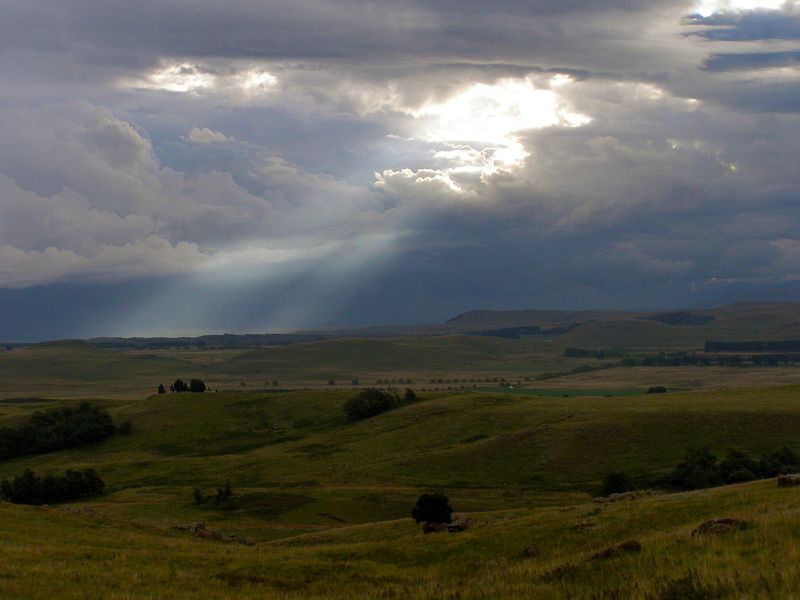 Storm_clouds_over_the_Poort_by_Andrew_Fowler